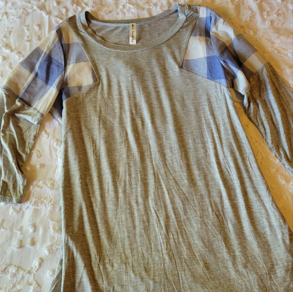 Plaid shoulder 3/4th sleeve grey top